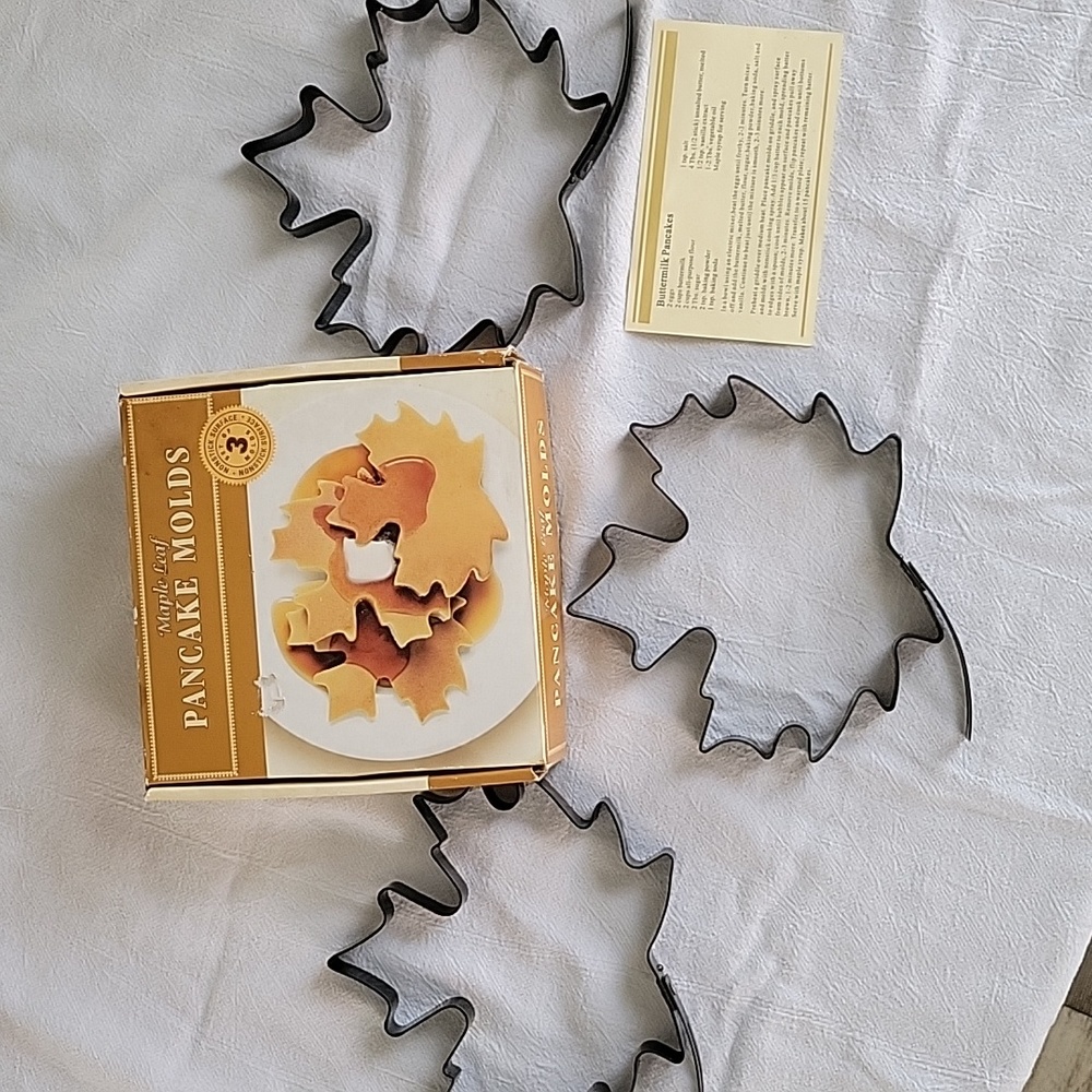 Williams Sonoma Maple Leaf Pancake Molds. Set Of Three. Non Stick. Hand Wash.